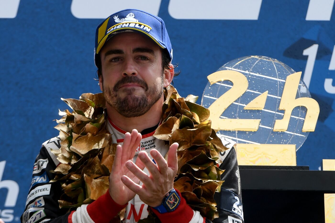 Alonso festeggia il successo a Le Mans e pensa alla Dakar