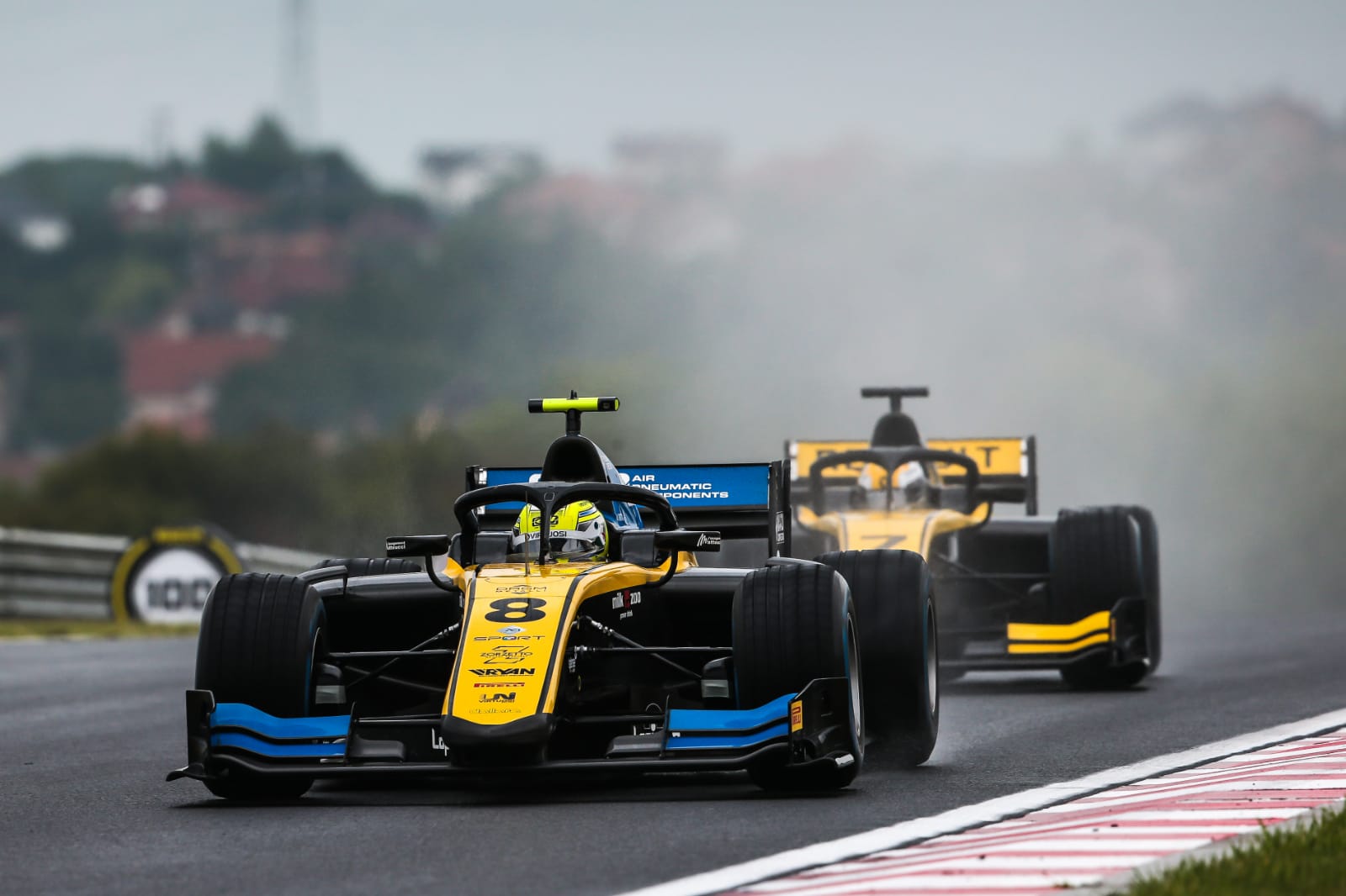 Formula 2 – Pole position di De Vries, ottimo 2°posto di Ghiotto